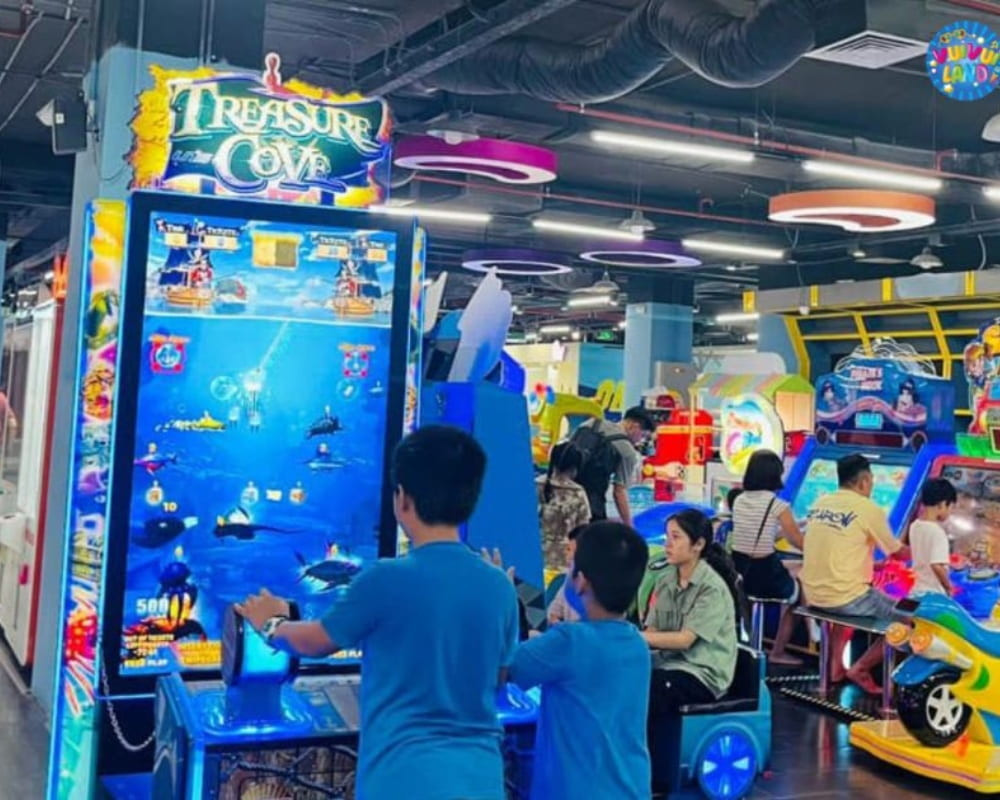 Trẻ em vui đùa tại VuivuiLand Vincom Bà Triệu, khu vực lý tưởng cho ảnh gia đình