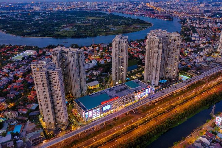 Vincom Mega Mall Thảo Điền nhìn từ Xa Lộ Hà Nội