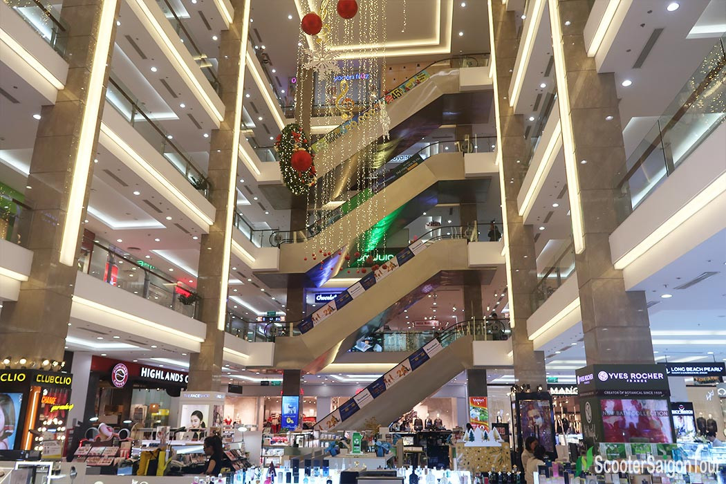 Vincom Mega Mall Thảo Điền với kiến trúc rộng lớn, là điểm đến mua sắm và giải trí hàng đầu.