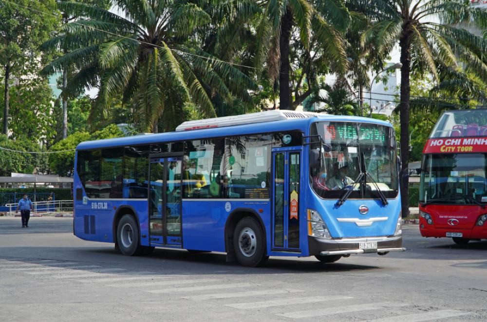 Xe buýt là phương tiện di chuyển tiết kiệm chi phí đến Vincom