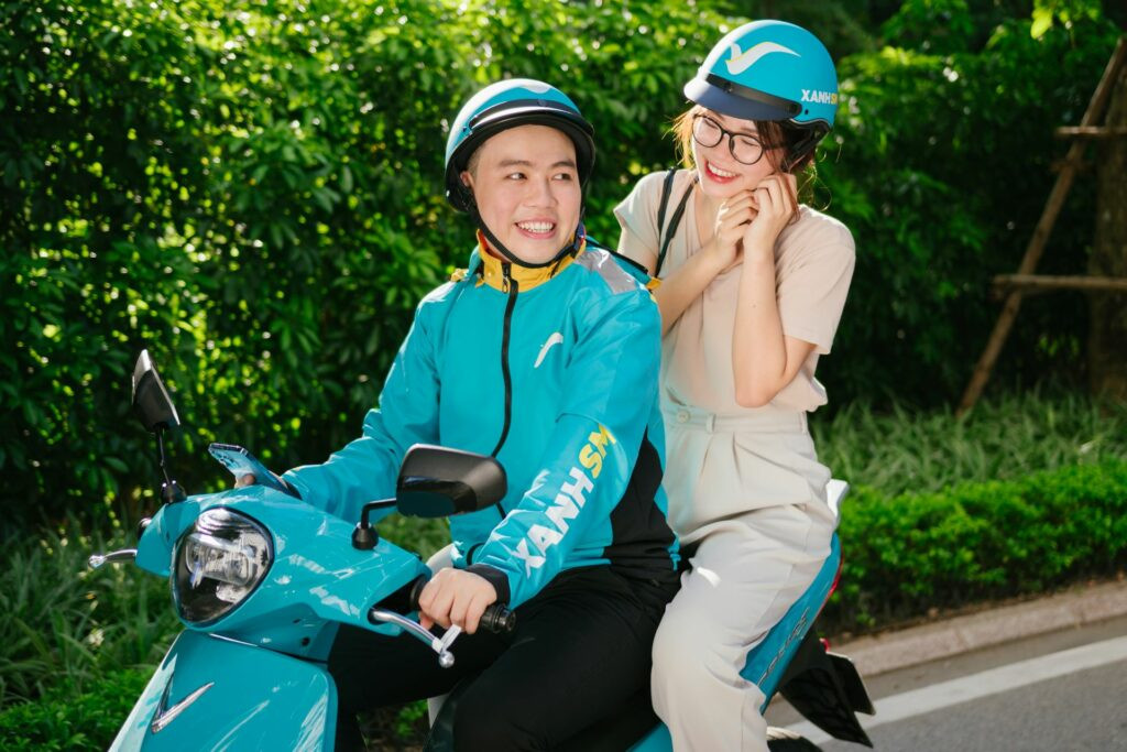 Xe điện Xanh SM đưa đón khách tới Vincom Nguyễn Chí Thanh, nơi có nhiều không gian lý tưởng để chụp ảnh như photobooth