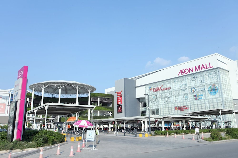 Aeon Mall Long Biên với không gian rộng rãi và nhiều gian hàng