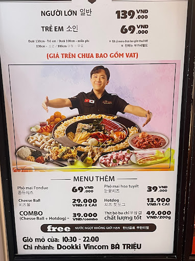 Bảng giá buffet Dookki hiển thị rõ ràng cho người lớn và trẻ em, thông tin quan trọng về chi phí tại Dookki Vincom Ocean Park
