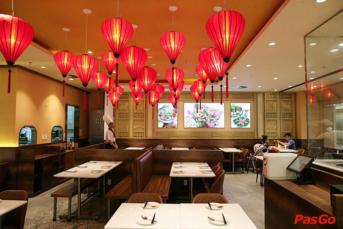 Bữa ăn thân mật tại Hue Delights Landmark 81, lý tưởng cho gia đình, bạn bè và đồng nghiệp
