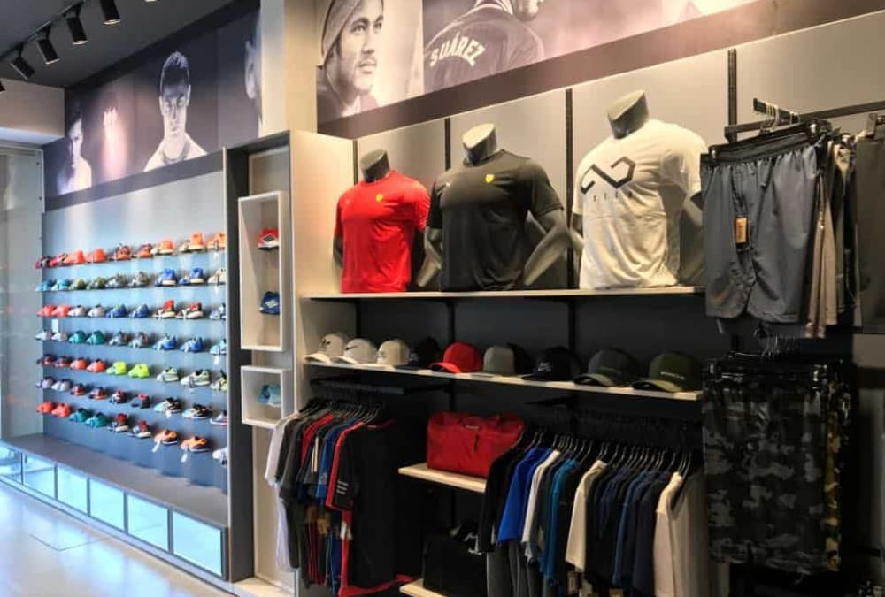 Cửa hàng Delta Sport với trang phục thể thao năng động tại Vincom Cộng Hòa.
