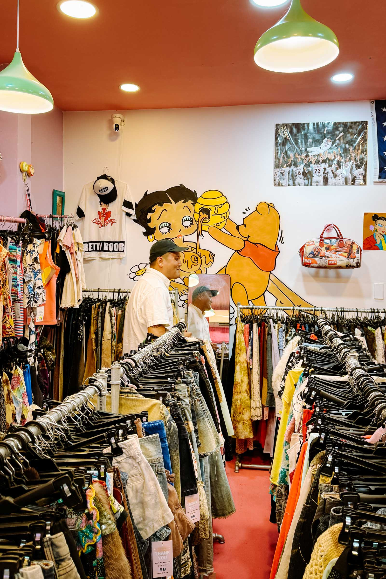 Cửa hàng đồ cũ Dream Threads tại Thành phố Hồ Chí Minh