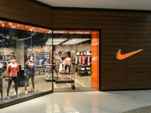 Cửa hàng Nike Vincom Trần Duy Hưng