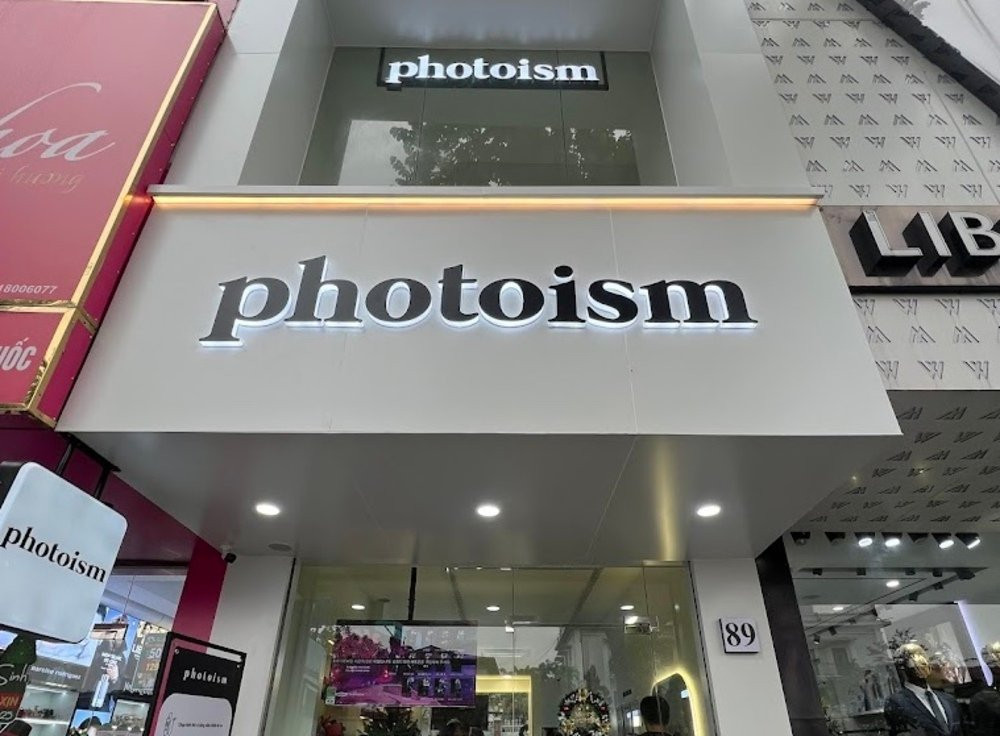 Cửa hàng photobooth Photoism trên phố Chùa Bộc