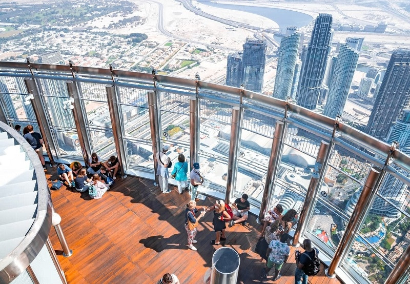 Đài quan sát At The Top tại Burj Khalifa mang đến tầm nhìn bao quát thành phố Dubai