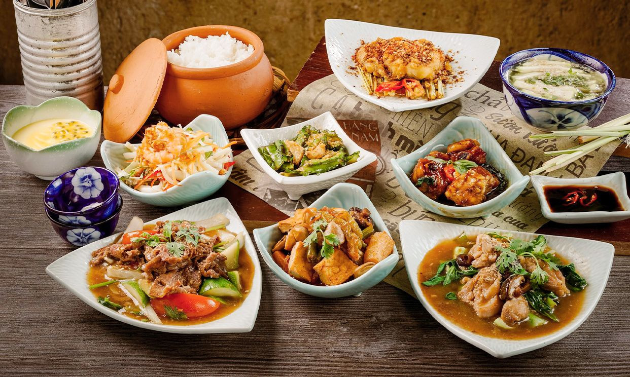 Đĩa gỏi cuốn tôm thịt đẹp mắt tại Dì Mai