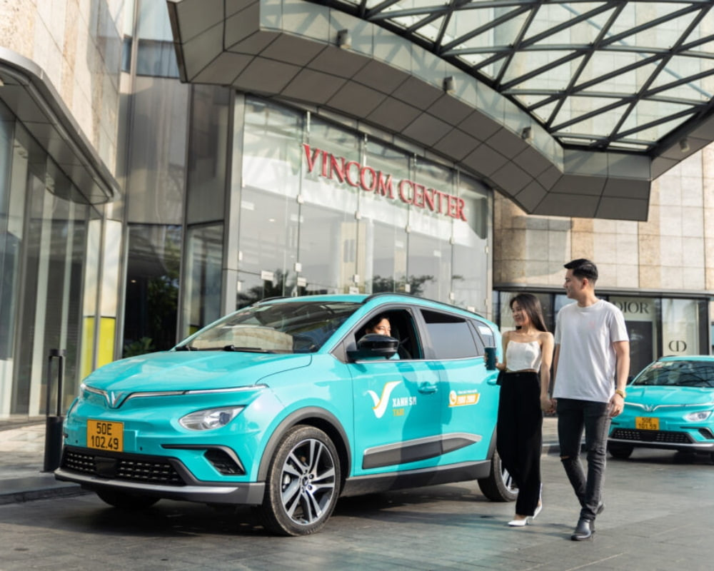 Dịch vụ đặt xe Xanh SM tiện lợi để di chuyển đến Vincom Bà Triệu mà không cần lo vincom bà triệu giờ mở cửa
