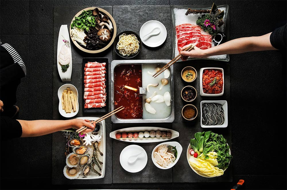 Đồ ăn kèm và nguyên liệu nhúng lẩu tại Haidilao cực kỳ phong phú