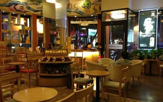 Góc quán Trung Nguyên Coffee tại Vincom Đồng Khởi, nơi lý tưởng để thưởng thức cà phê Việt giữa phố phường Quận 1
