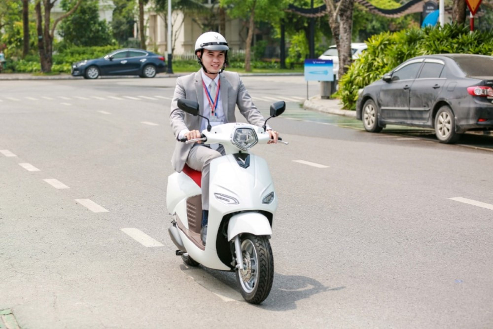 Hình ảnh các phương tiện cá nhân đậu tại bãi đỗ xe Vincom Metropolis Liễu Giai
