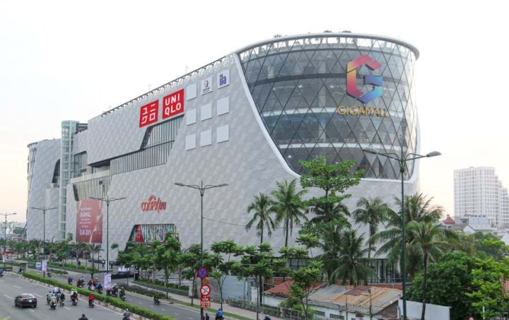 Hình ảnh cửa hàng Uniqlo sắp khai trương tại Vincom Lê Văn Việt