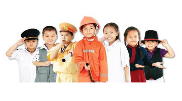 Hình ảnh một nhóm học sinh đang tham gia hoạt động hướng nghiệp tại KizCiti