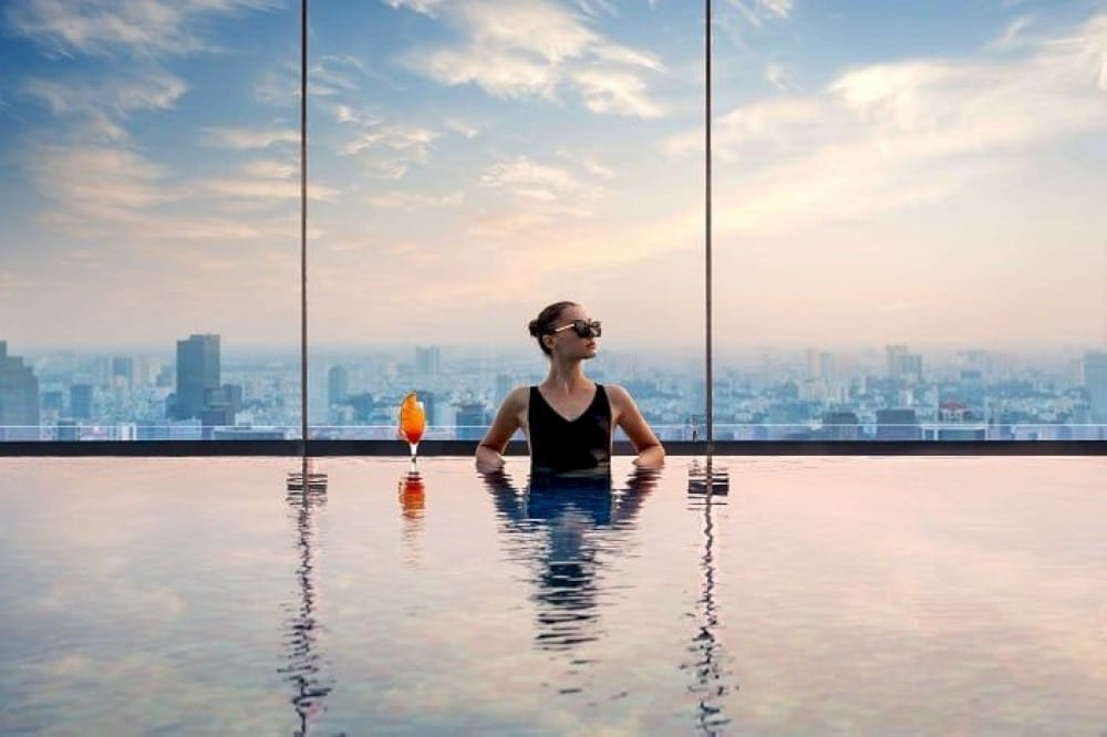 Hồ bơi vô cực tại Landmark 81 Ho Chi Minh mang đến tầm nhìn tuyệt đẹp