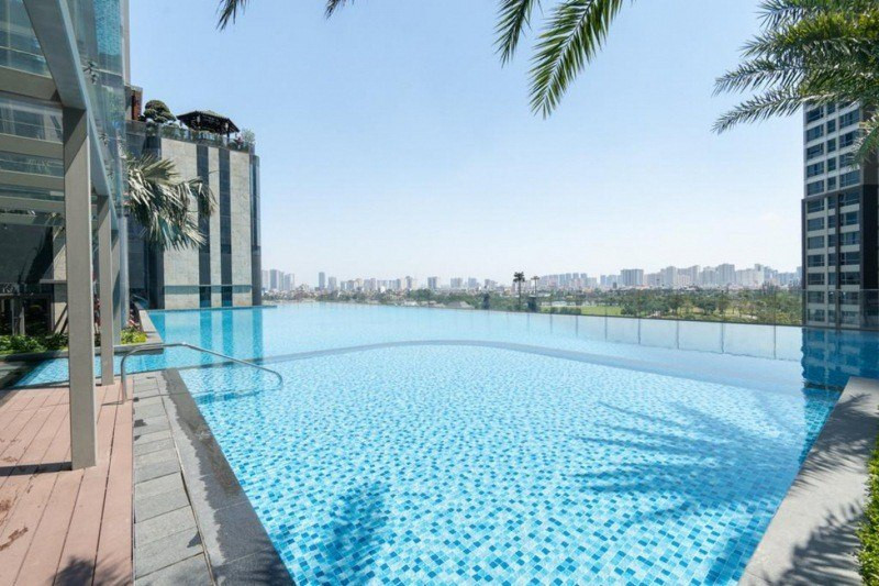 Hồ bơi vô cực tại tầng 6, nơi thư giãn lý tưởng của chủ nhân nhà penthouses ở Landmark 81