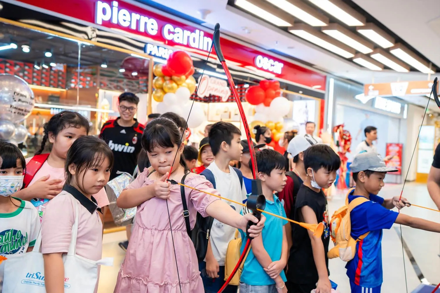 Hoạt động vui chơi giải trí và các quán ăn nhộn nhịp tại Vincom Mega Mall Grand Park
