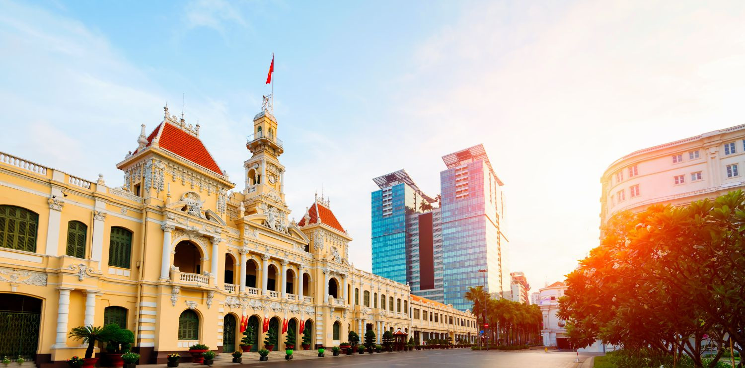 Khách hàng tham gia sự kiện và mua sắm tại Vincom Đồng Khởi