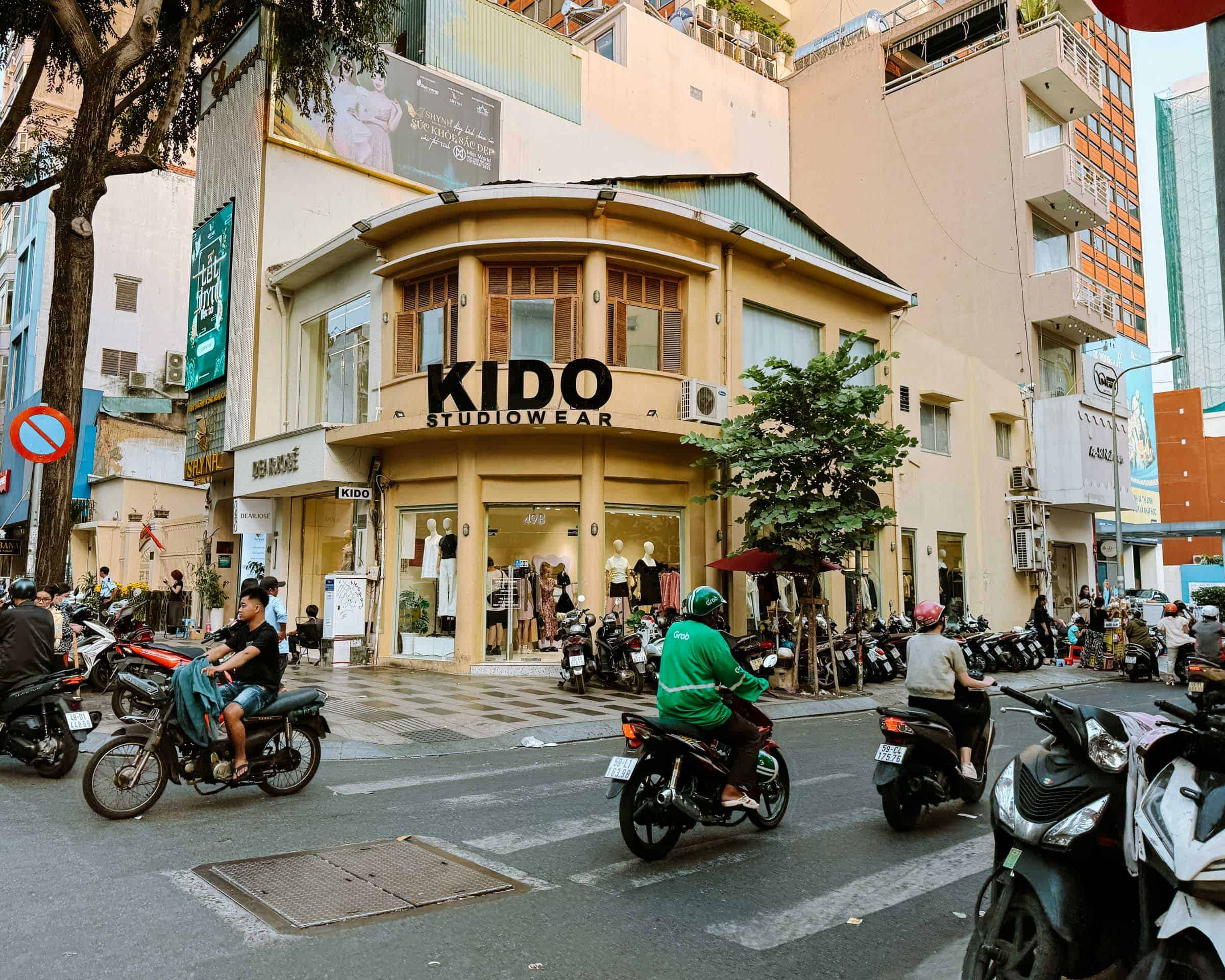 Khám phá cửa hàng Kido Studio và Dear Jose trên đường Nguyễn Trãi