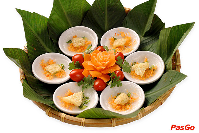 Khay bánh bèo Huế đặc trưng tại Hue Delights Landmark 81, trình bày đẹp mắt