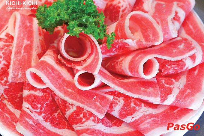 Khay đồ nhúng lẩu tươi ngon đa dạng trên băng chuyền Kichi Kichi
