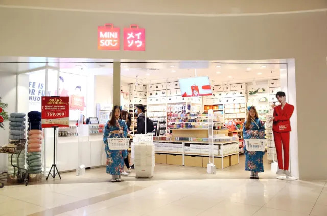 Không gian cửa hàng Miniso với đa dạng sản phẩm tại Aeon Mall Bình Dương