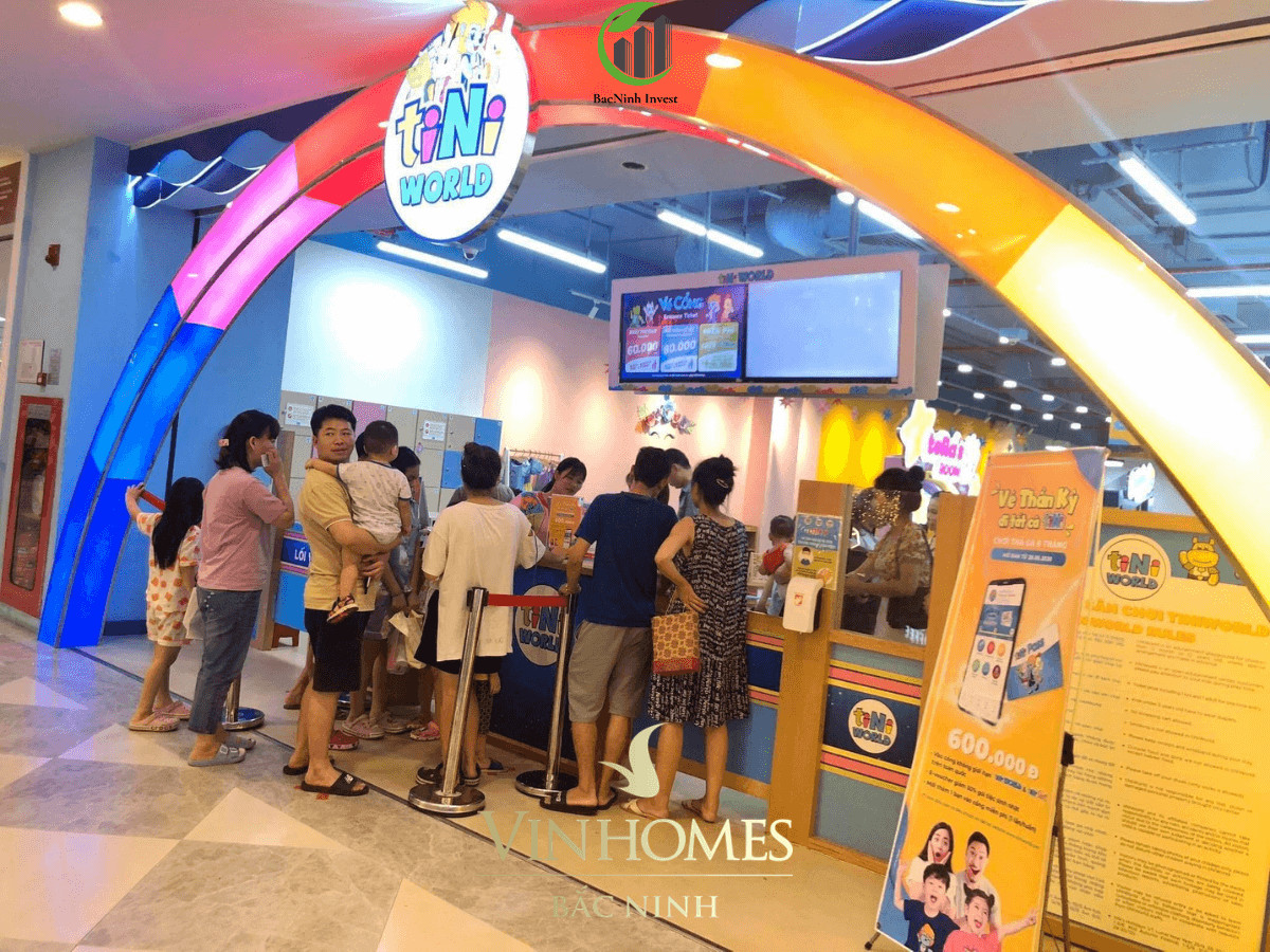 Không gian mua sắm rộng rãi bên trong Vincom Bắc Ninh với nhiều thương hiệu