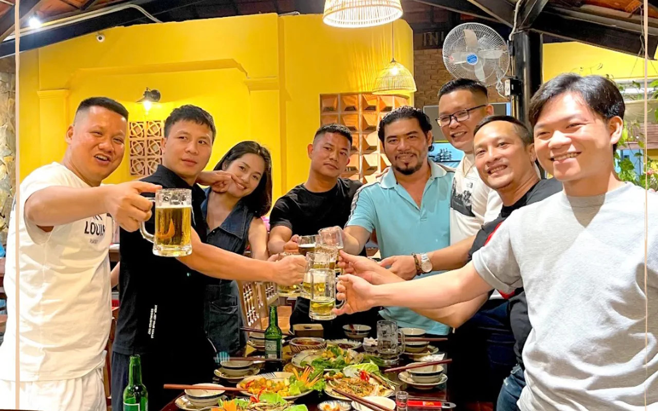 Không gian nhà hàng hiện đại, sạch sẽ tại trung tâm thương mại phục vụ khách đến Lotteria Vincom Smart City