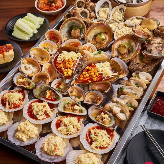 Không gian nhà hàng Jeonbok với các món nướng Hàn Quốc hấp dẫn, điểm đến ẩm thực đặc sắc tại Vincom Mega Mall Smart City
