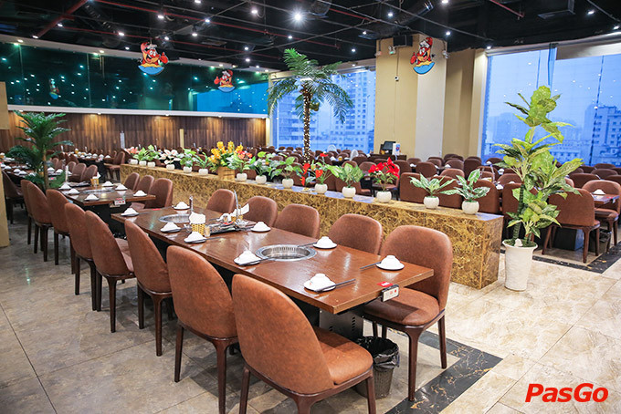 Không gian rộng lớn và hiện đại của nhà hàng buffet hải sản Vincom