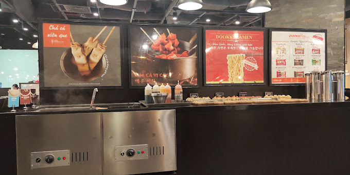 Không gian sáng sủa, ấm cúng của nhà hàng Dookki Vincom Royal City