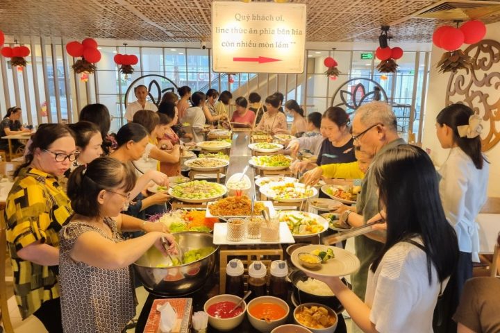 Không gian sang trọng của Buffet Chay D'Gemma Vincom 3/2