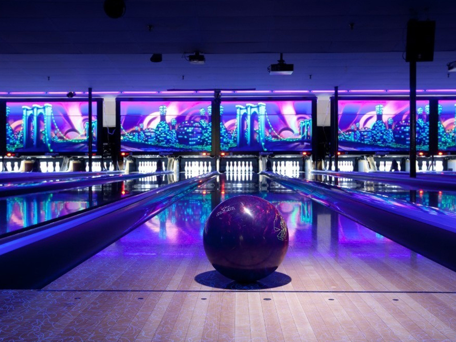 Khu Bowling hiện đại tại Vincom Royal City, nơi bạn có thể trở thành legend hero sports