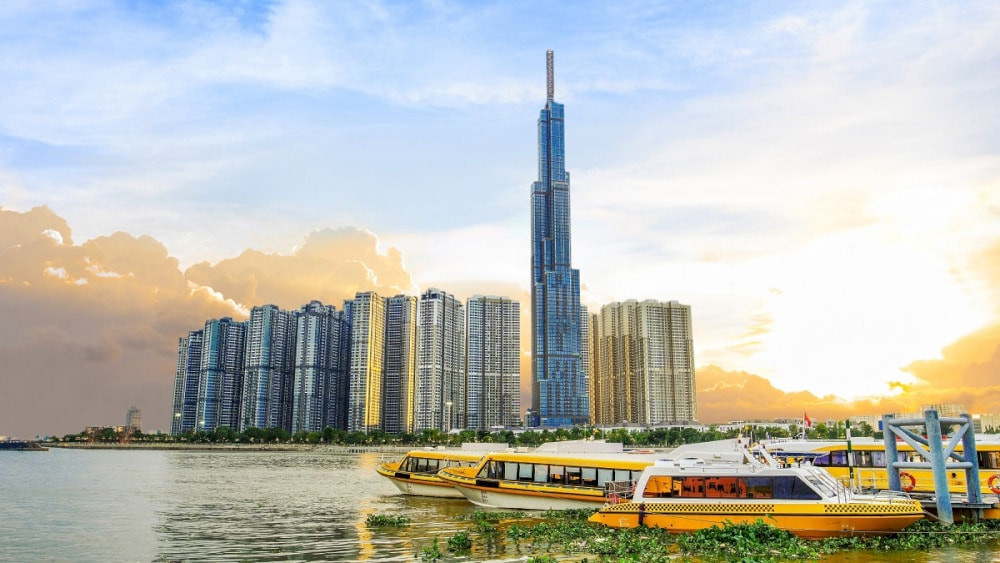 Kiến trúc độc đáo của tháp Landmark 81, lấy cảm hứng từ cây tre Việt Nam, nổi bật giữa Thành phố Hồ Chí Minh.