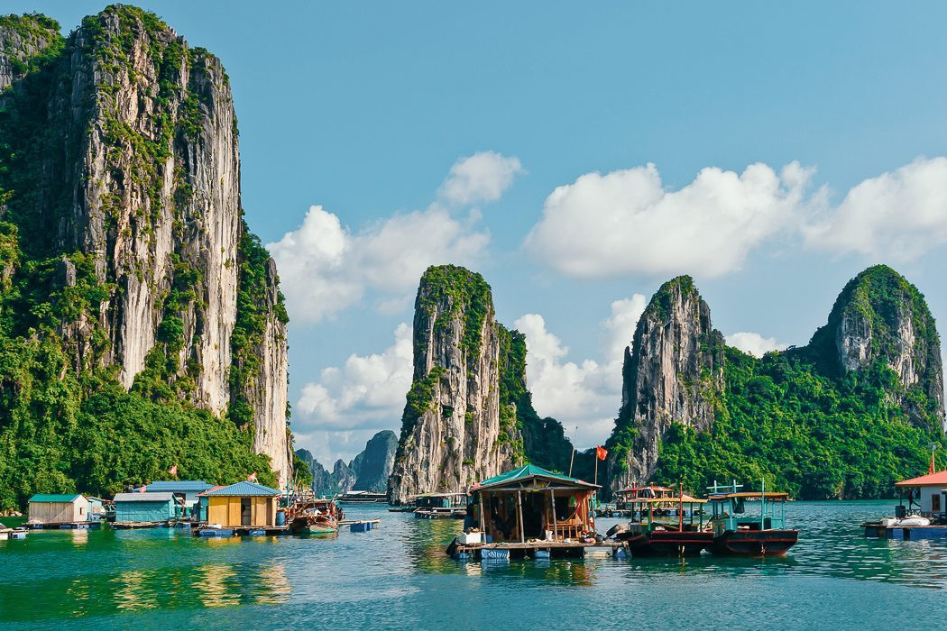 Làng chài nổi ở Vịnh Hạ Long, kỳ quan thiên nhiên Việt Nam