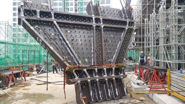Lõi thép siêu cứng, thành phần cốt lõi của kết cấu Landmark 81 do QH Plus gia công.