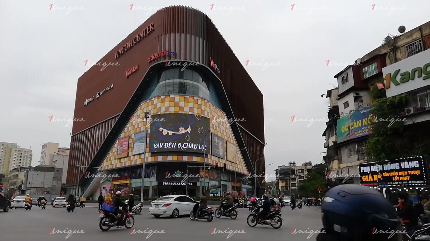 Màn hình LED Vincom Phạm Ngọc Thạch thu hút sự chú ý tại ngã tư đông đúc