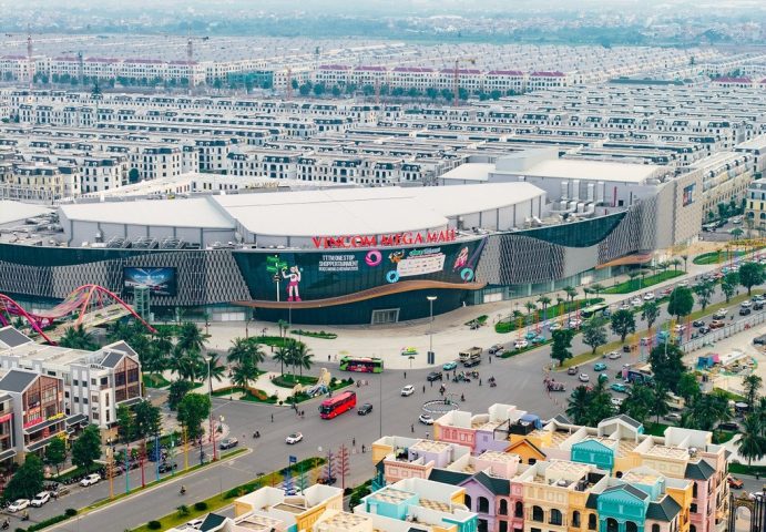 Mặt tiền hoành tráng của Vincom Mega Mall Ocean City chuẩn bị khai trương.