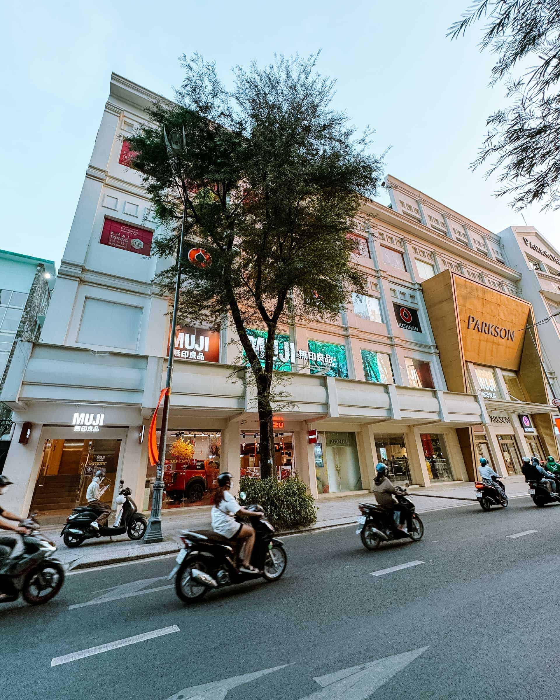 Mặt tiền Parkson Plaza ở Sài Gòn