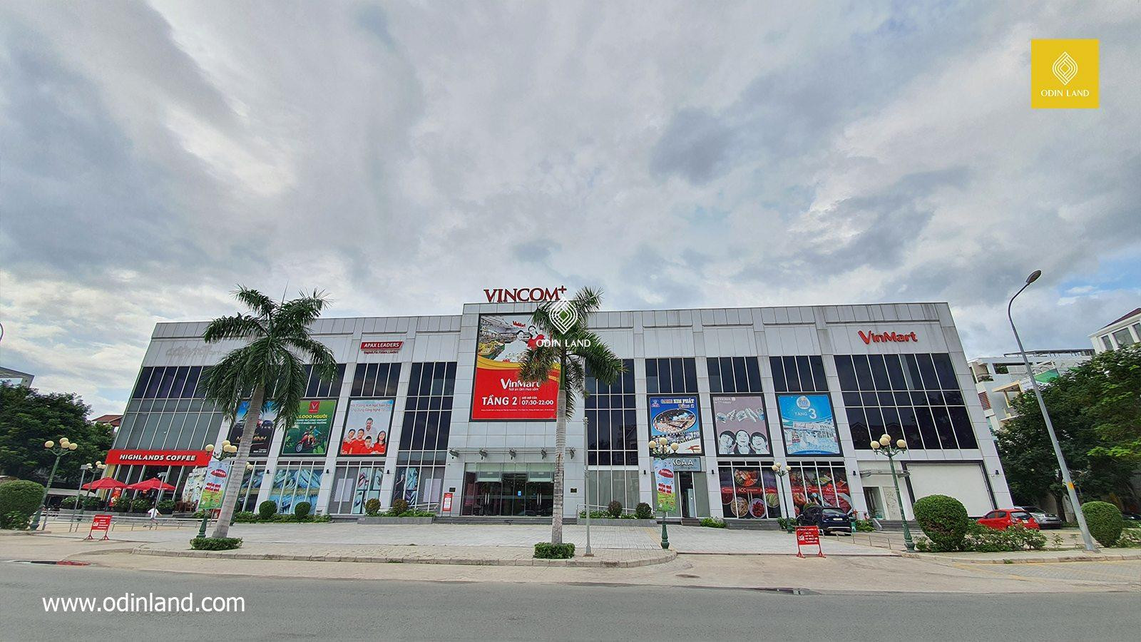 Mặt tiền Vincom Nam Long Quận 7 với thiết kế nổi bật, thu hút khách hàng