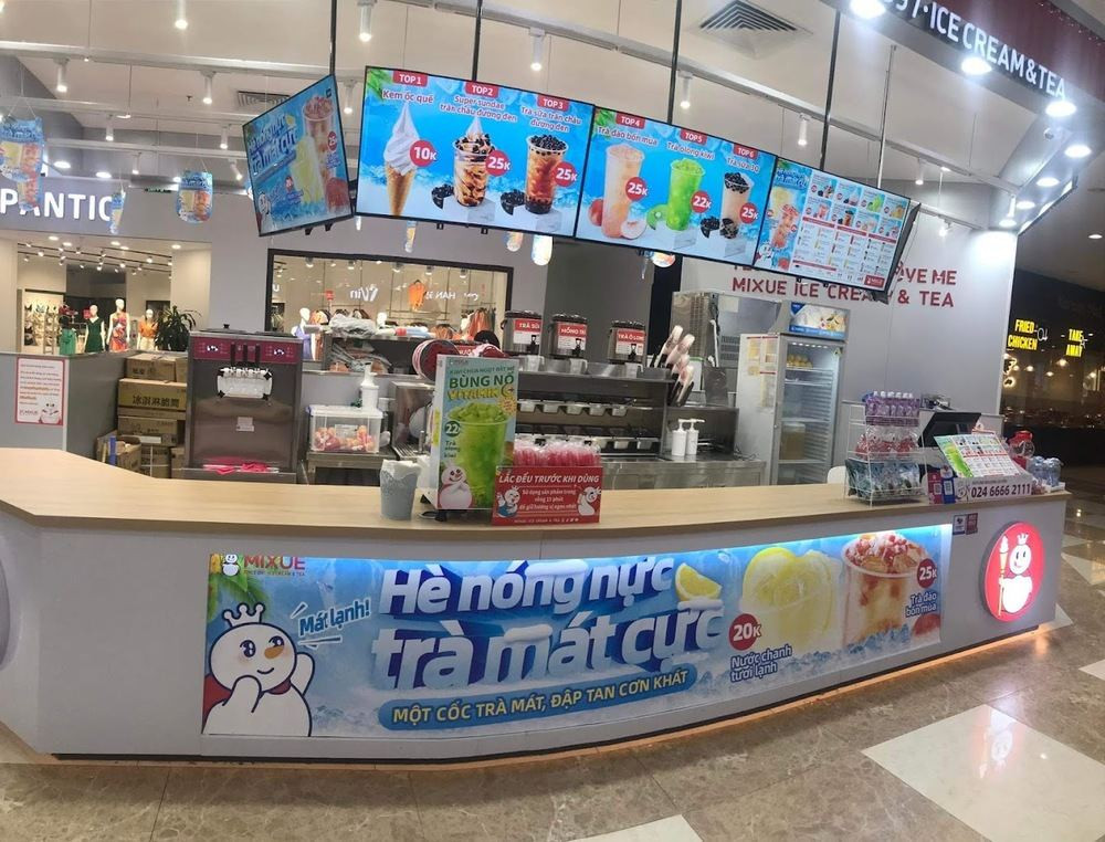 Mixue nổi tiếng với các món trà sữa với giá phù hợp cho mọi đối tượng