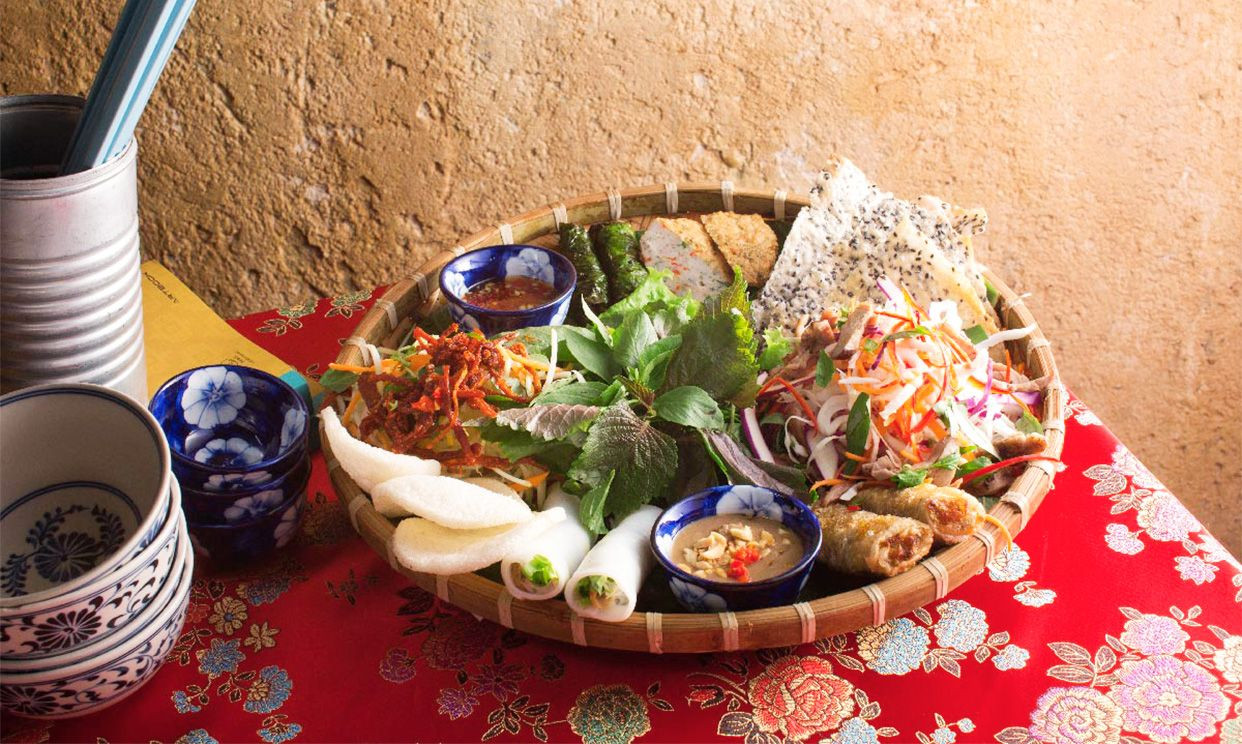 Món tráng miệng Sữa chua nếp cẩm Dì Mai
