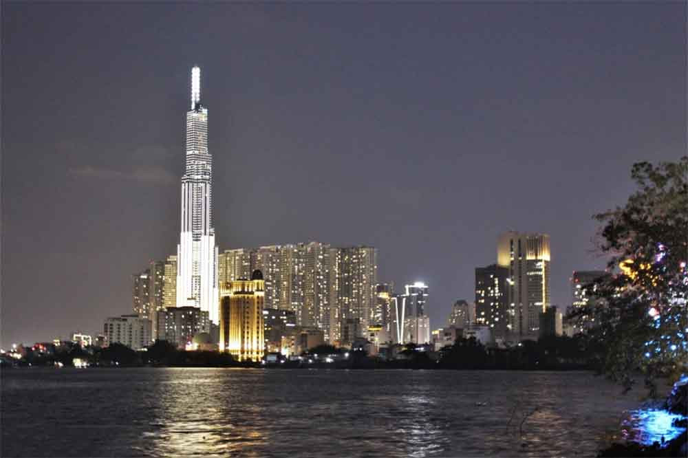 Ngắm tòa nhà Landmark 81 đèn điện lung linh