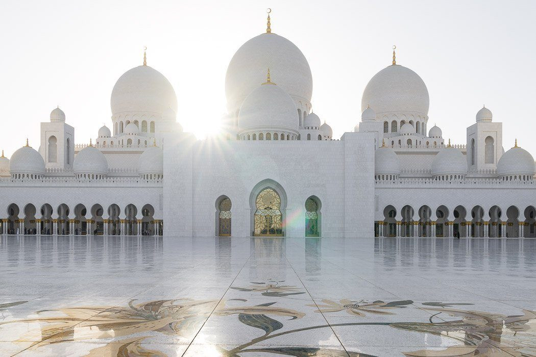 Nhà Thờ Hồi Giáo Sheikh Zayed, kiến trúc trắng vàng ở Abu Dhabi