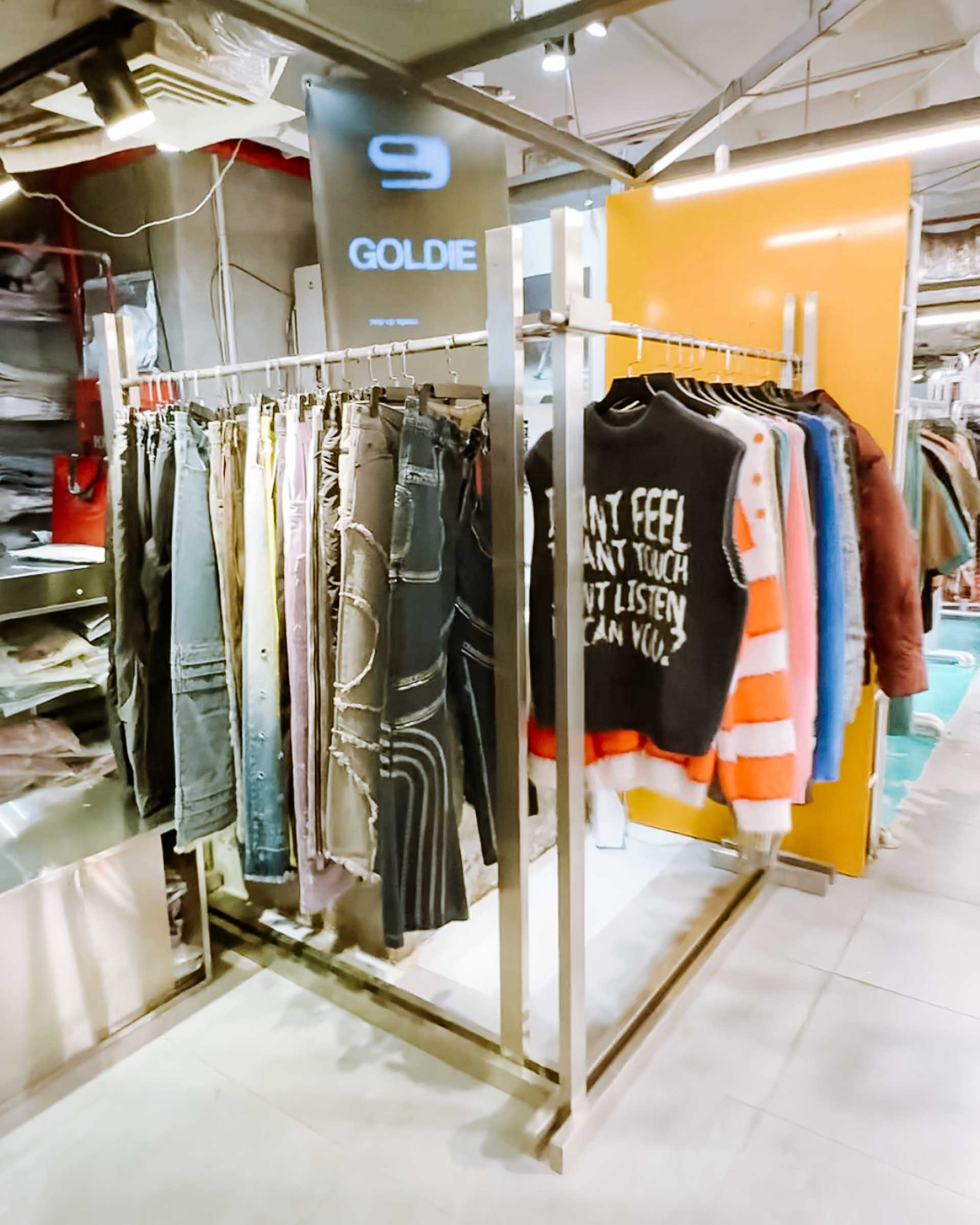 Nội thất khu The New Playground với đồ streetwear tại 26 Lý Tự Trọng