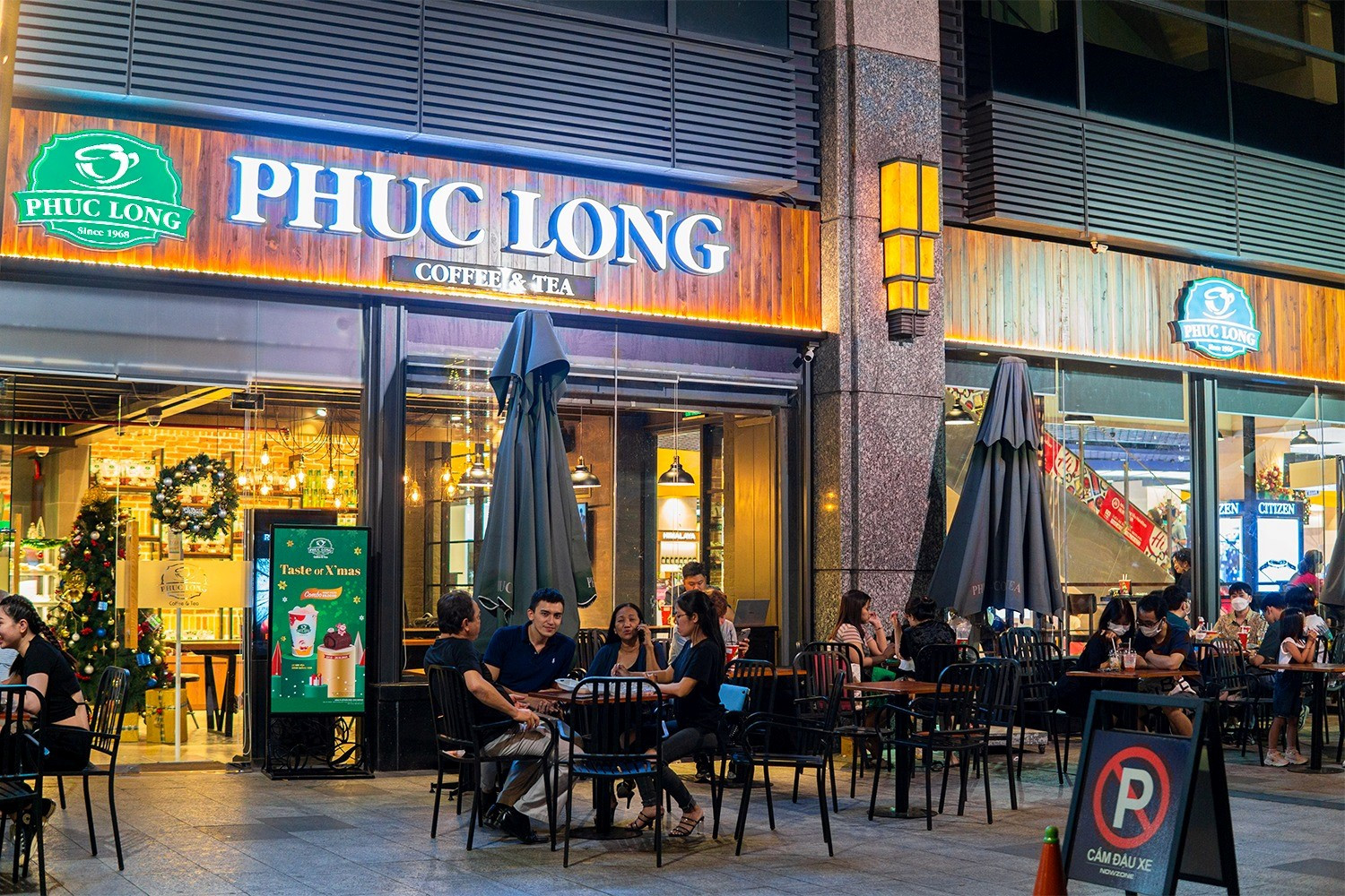 Quán cà phê Phúc Long với tầm nhìn đẹp tại Landmark 81