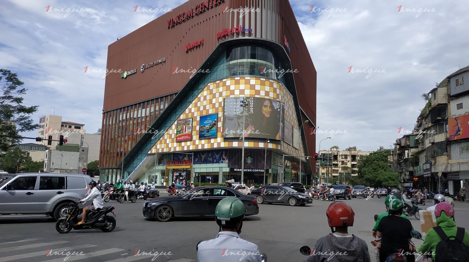 Quảng cáo dầu gội trên màn hình LED Vincom Phạm Ngọc Thạch