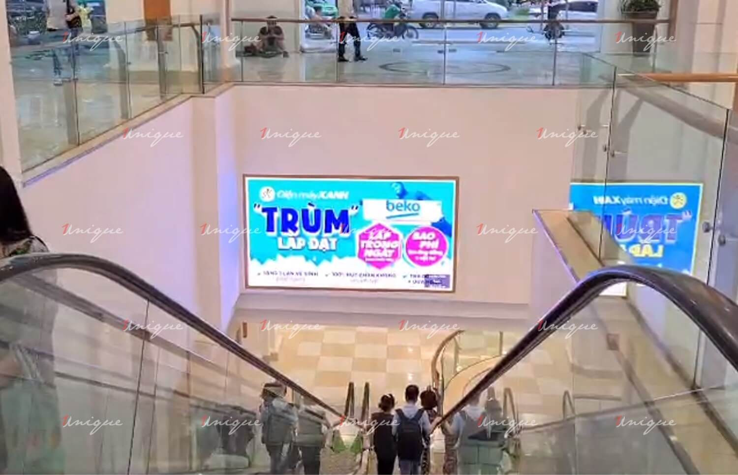 Quảng cáo Điện Máy Xanh trên màn hình LED trong nhà tại Vincom Mega Mall Royal City Hà Nội
